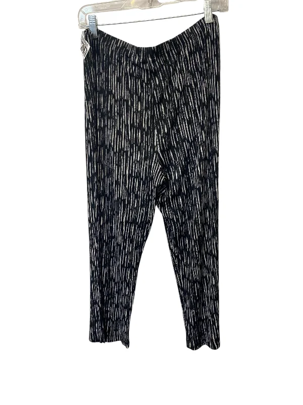 Weather-resistant pants for unpredictable climate needs -Pants Other By Chicos In Black & Grey, Size: 2