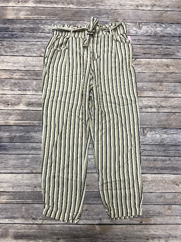 Lightweight culottes pants for summer fashion flair -Pants Cropped By Zara In Striped Pattern, Size: M