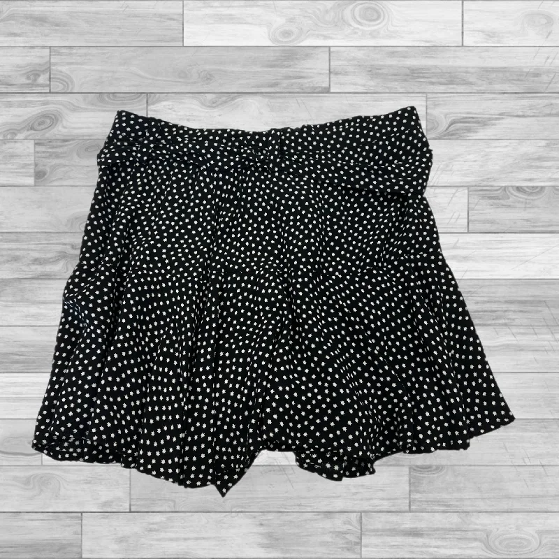 Trendy leather skirts for edgy modern looks -Skirt Mini & Short By Zara Basic In Black & White, Size: L