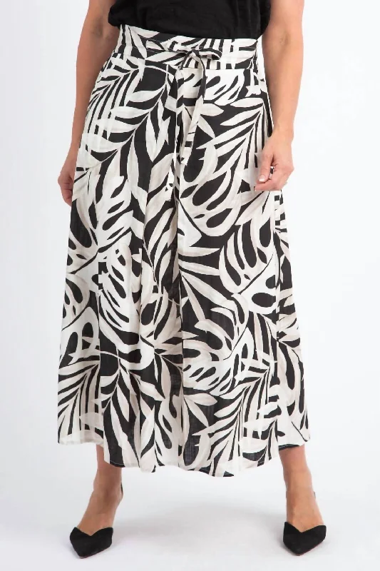 Bermuda Short Skirts for Casual -Printed Pull-On Floral Skirt In Black