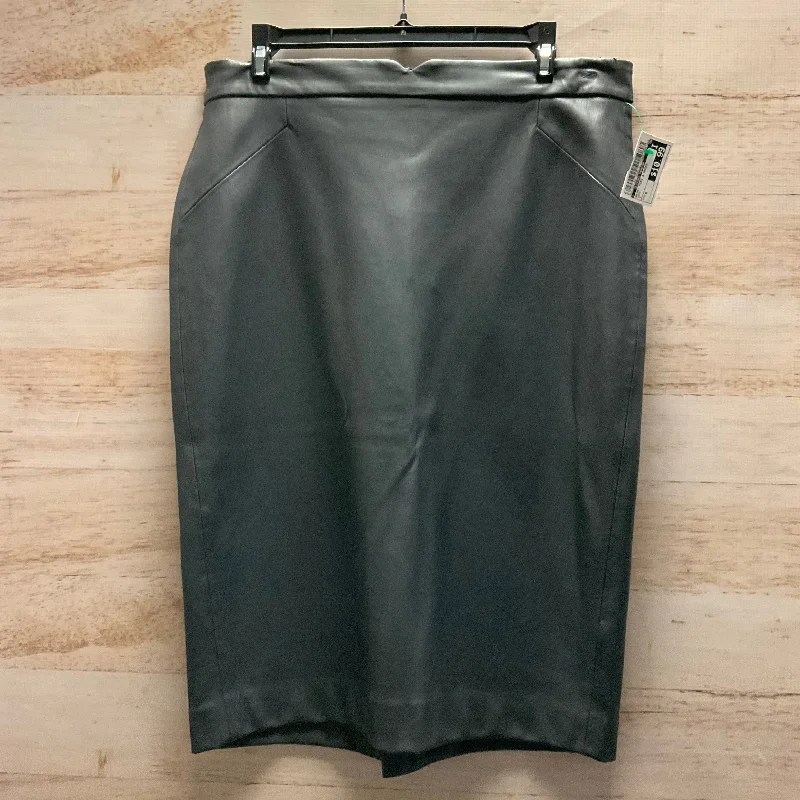 Cute mini skirts for fun party nights -Skirt Mini & Short By Clothes Mentor In Grey, Size: 8