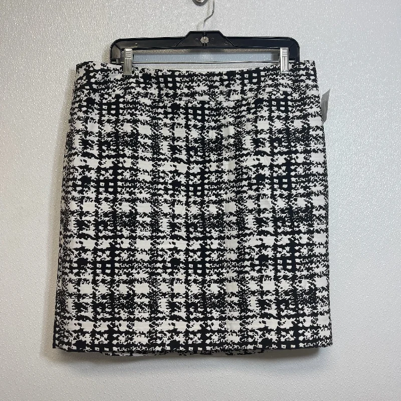 Lightweight skirts with airy fabric weave -Skirt Mini & Short By Ann Taylor O In Houndstooth, Size: 14